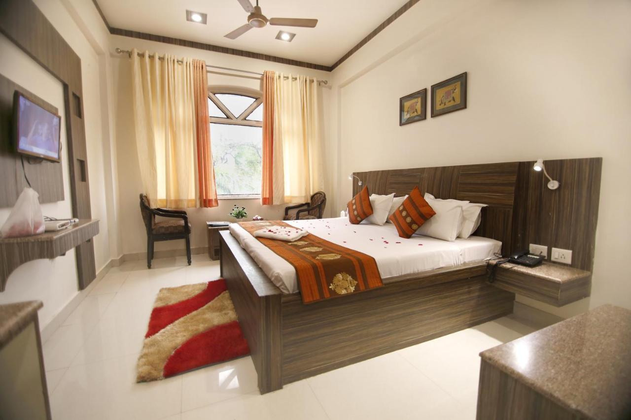 Hotel Sheetal Regency,Near Janambhumi Mathura Extérieur photo