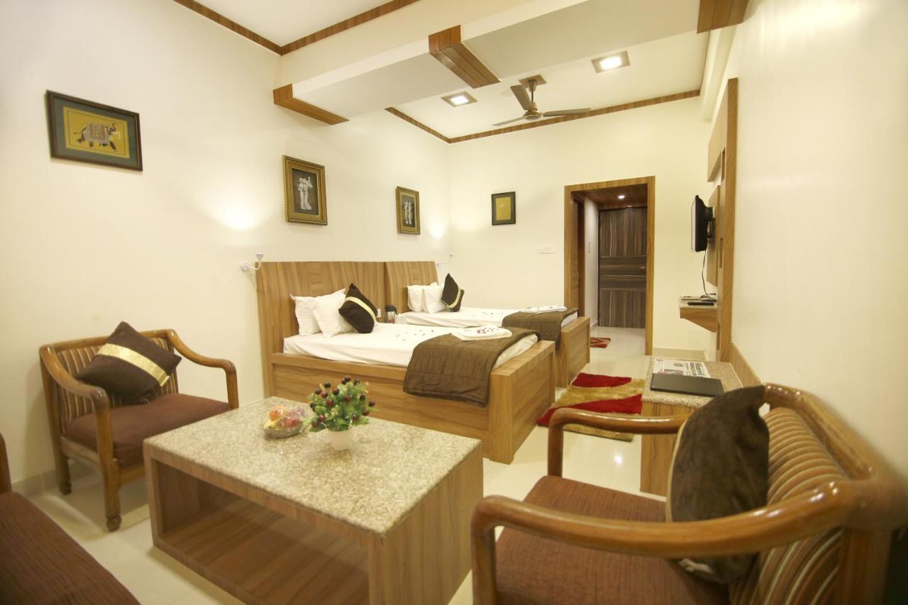 Hotel Sheetal Regency,Near Janambhumi Mathura Extérieur photo