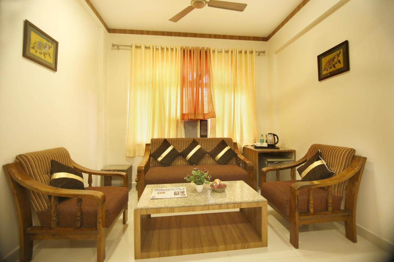 Hotel Sheetal Regency,Near Janambhumi Mathura Extérieur photo