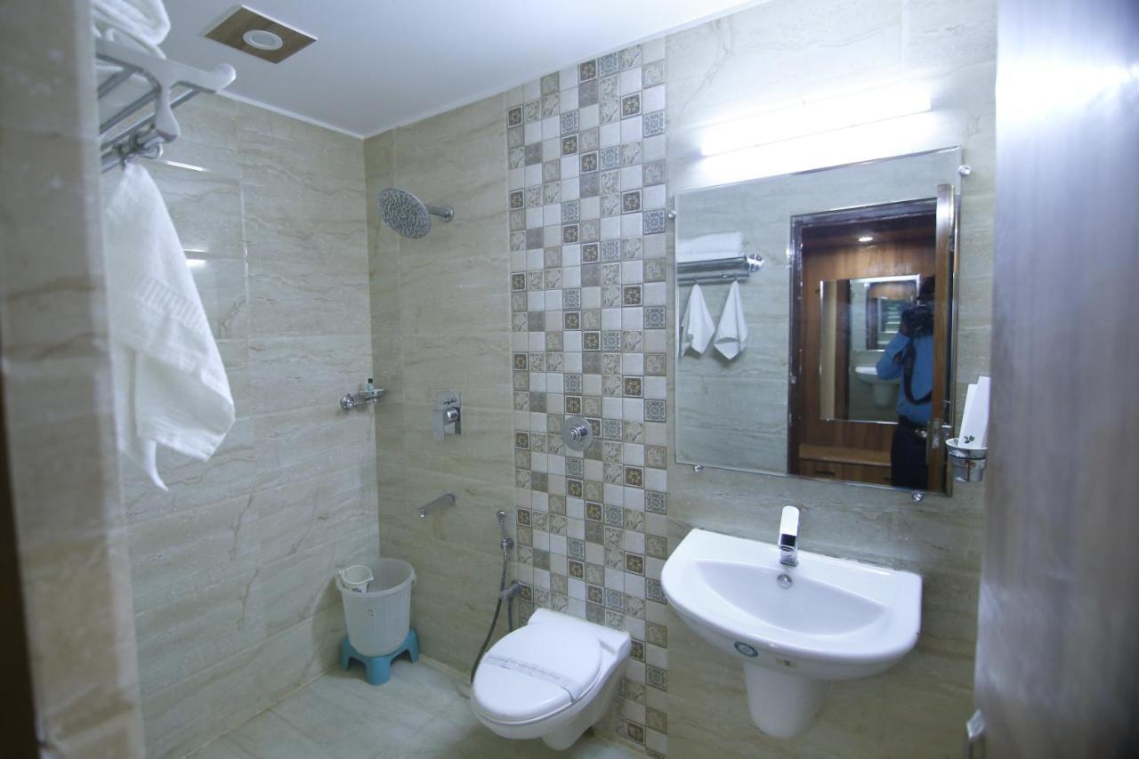 Hotel Sheetal Regency,Near Janambhumi Mathura Extérieur photo