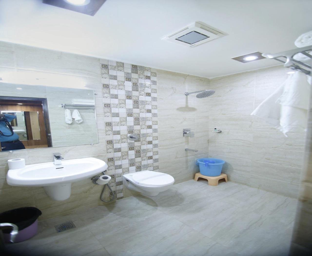 Hotel Sheetal Regency,Near Janambhumi Mathura Extérieur photo