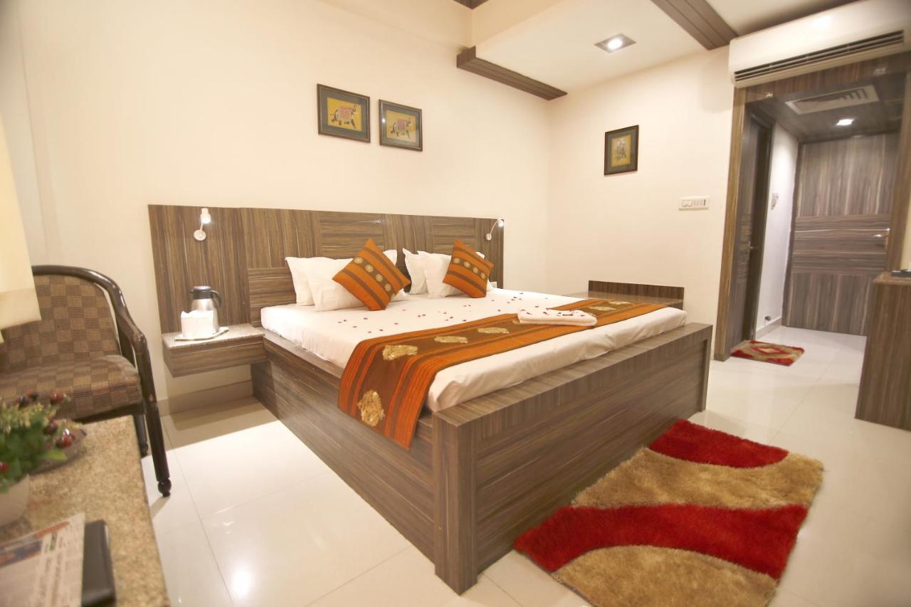 Hotel Sheetal Regency,Near Janambhumi Mathura Extérieur photo